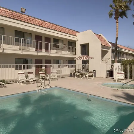 Rodeway Inn & Suites Thousand Palms - Rancho Mirage 